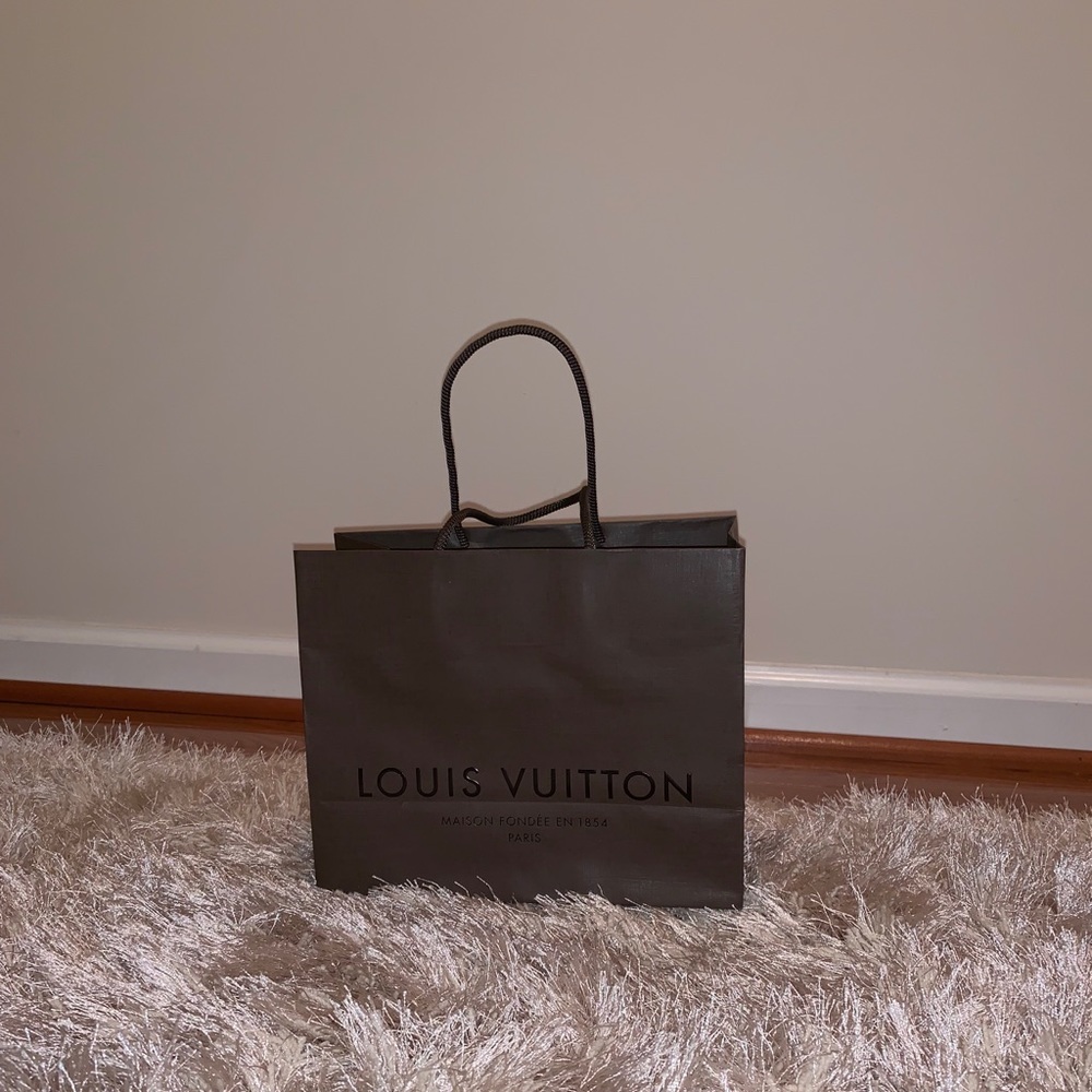 #louisvuitton #bags #boutiques#consignment